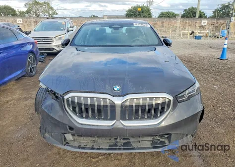 2025 BMW 530 I z USA, uszkodzony, nr VIN WBA43FJ01SCT73170